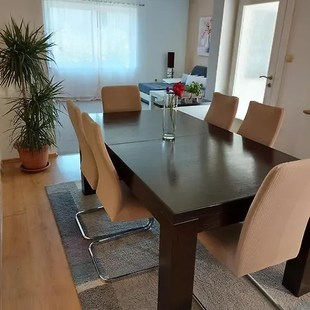 Apartman Larisa Appartamento *