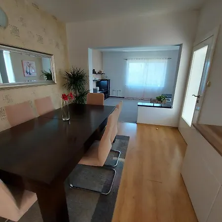 Apartman Larisa Appartamento *