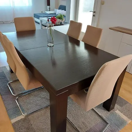 Apartman Larisa * Kampor