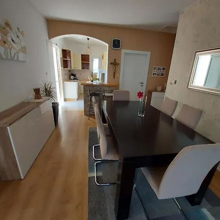 Appartamento Apartman Larisa Kampor