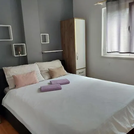 Apartman Larisa * Kampor